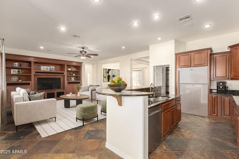 2028 Skinner Dr, Phoenix, AZ 85085