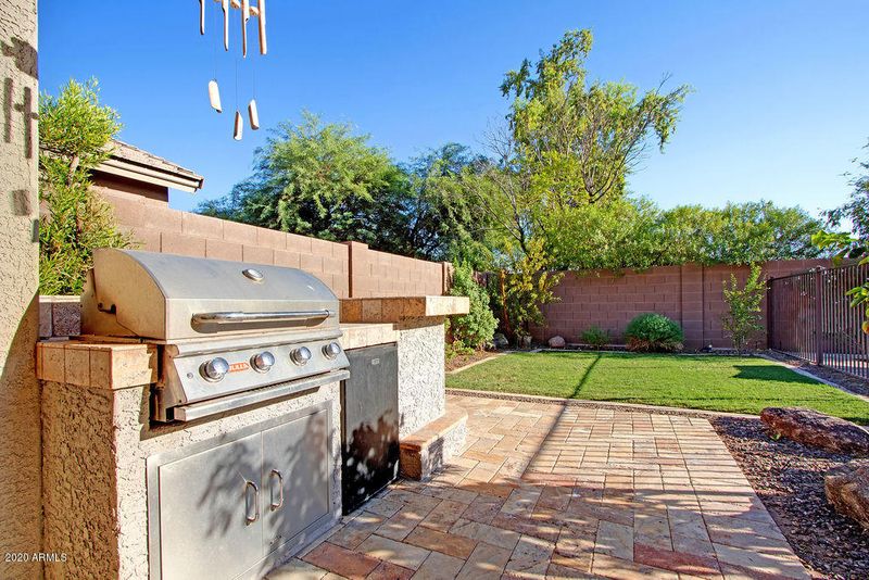 2029 E Anderson Dr N, Phoenix, AZ 85022