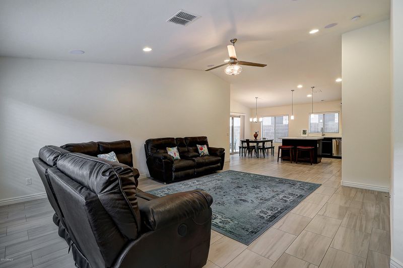 2030 E Anderson Dr, Phoenix, AZ 85022