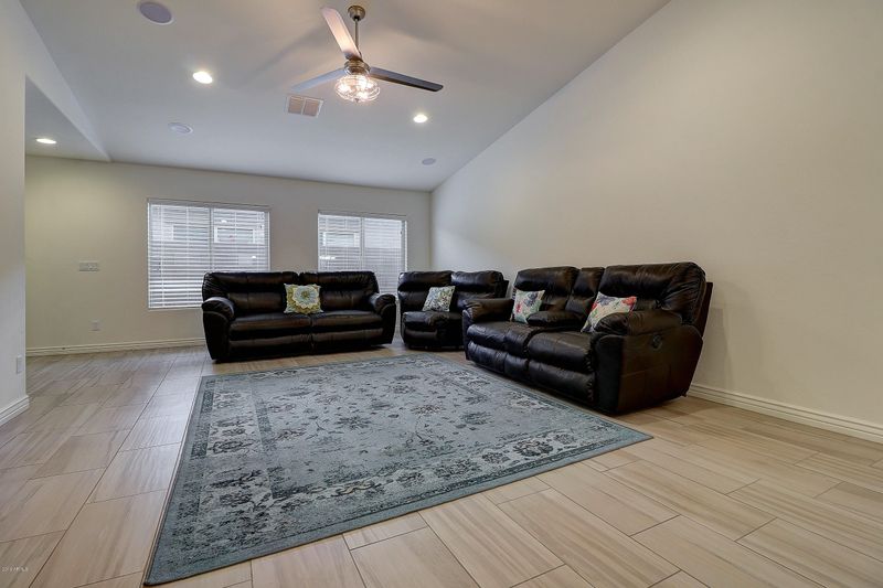 2030 E Anderson Dr, Phoenix, AZ 85022