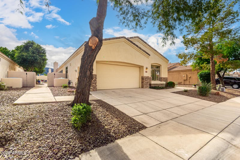 2031 Valencia Dr, Phoenix, AZ 85042