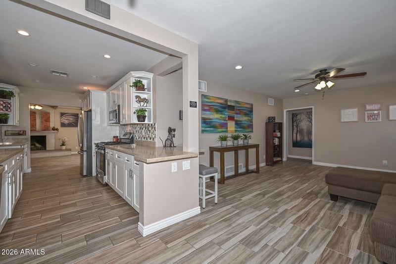 2032 Cheery Lynn Rd, Phoenix, AZ 85016