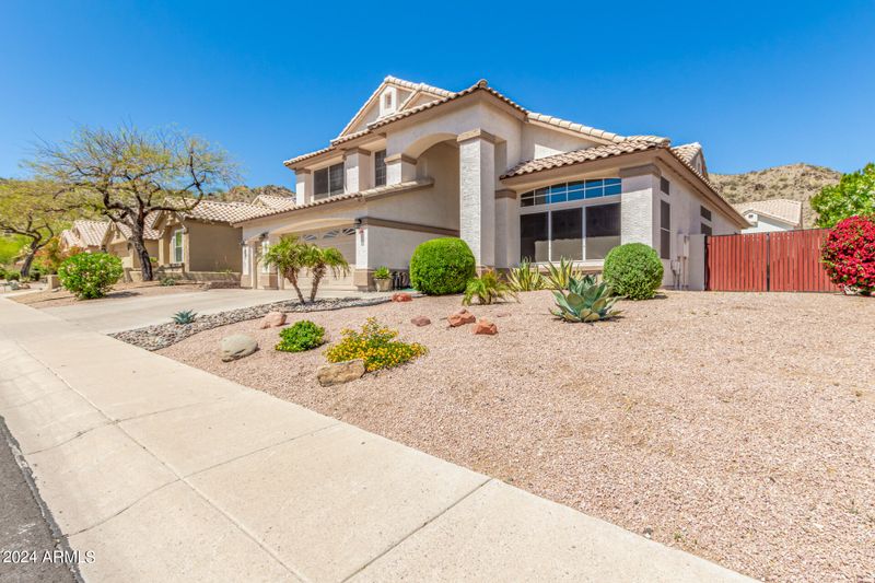 2032 E Taxidea Way, Phoenix, AZ 85048