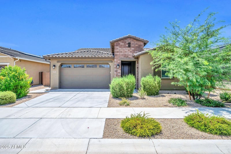 2033 Burnside Trl, Phoenix, AZ 85085
