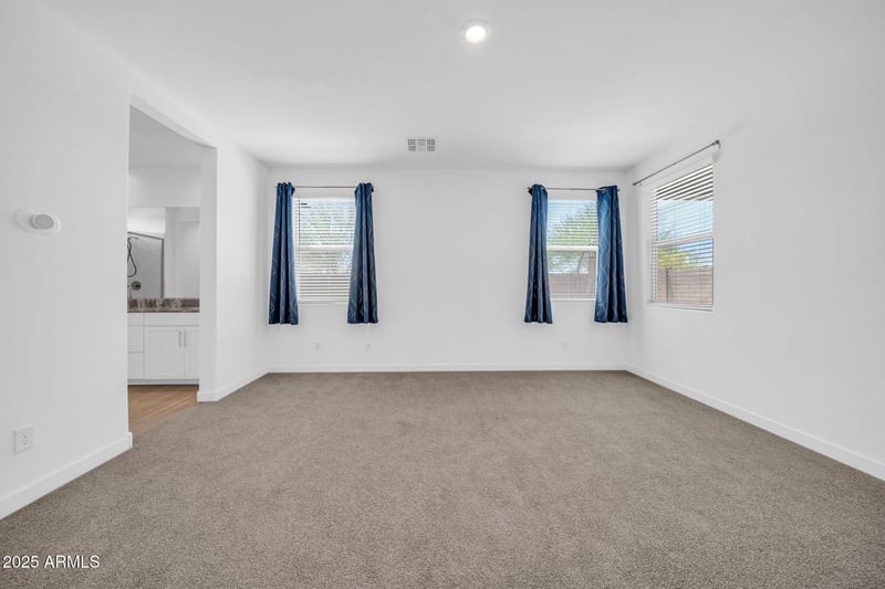 2033 Burnside Trl, Phoenix, AZ 85085