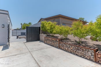 2033 Hillery Dr, Phoenix, AZ 85022