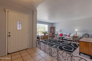 2033 Hillery Dr, Phoenix, AZ 85022