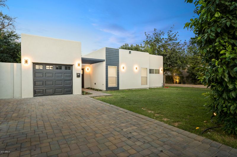 2033 N 37th Pl, Phoenix, AZ 85008