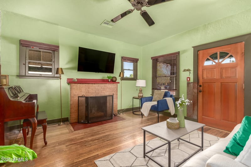 2034 Mitchell St, Phoenix, AZ 85006