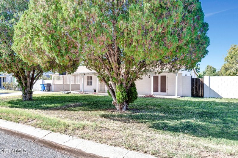 2034 N 38th Pl, Phoenix, AZ 85008