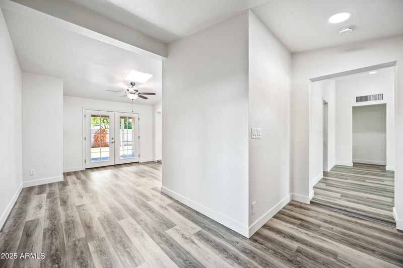 2035 Claremont St, Phoenix, AZ 85015