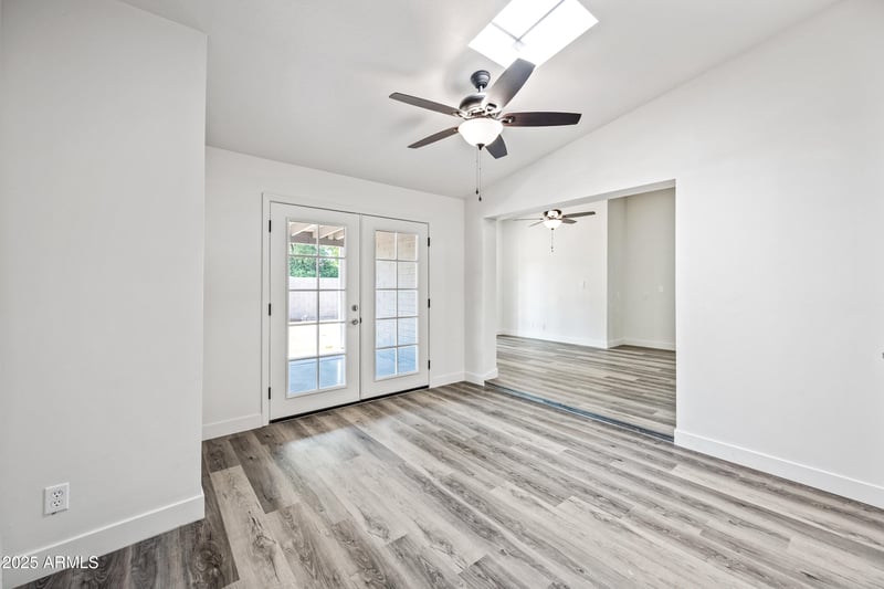 2035 Claremont St, Phoenix, AZ 85015