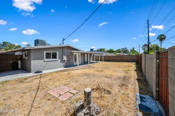 2035 Claremont St, Phoenix, AZ 85015