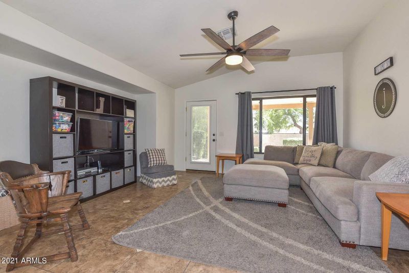 2035 W Tracy Ln, Phoenix, AZ 85023