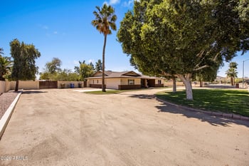 2035 Waltann Ln, Phoenix, AZ 85023