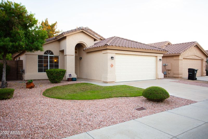 2037 E Angela Dr, Phoenix, AZ 85022