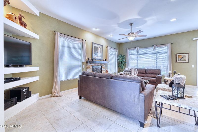 2037 E Valencia Dr, Phoenix, AZ 85042