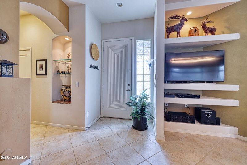 2037 E Valencia Dr, Phoenix, AZ 85042