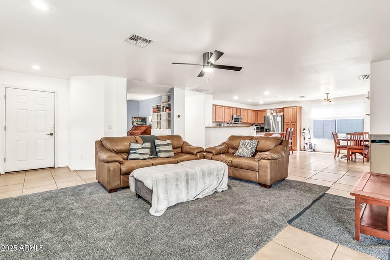 2037 Hayden Peak Dr, San Tan Valley, AZ 85144