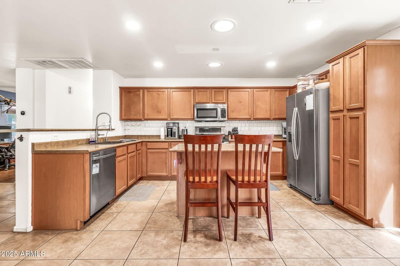 2037 Hayden Peak Dr, San Tan Valley, AZ 85144