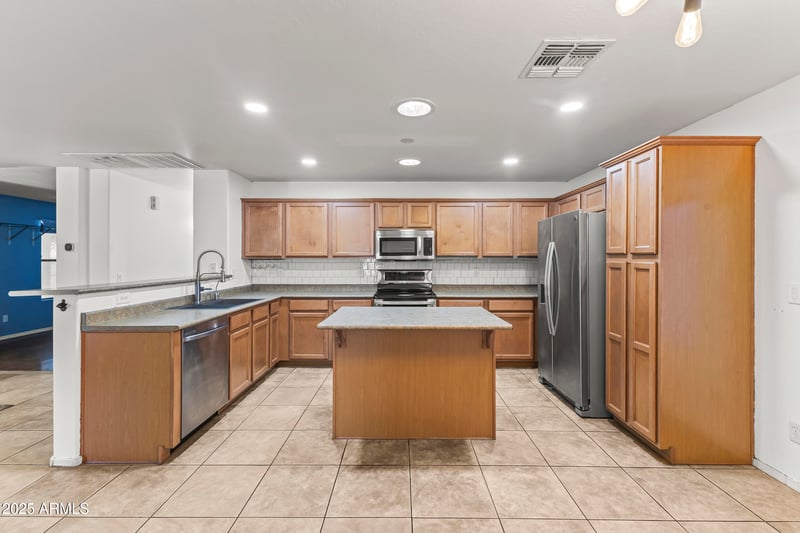 2037 Hayden Peak Dr, San Tan Valley, AZ 85144