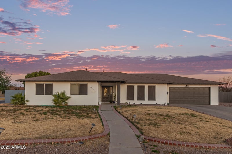 2037 Riviera Dr, Tempe, AZ 85282