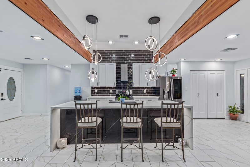 2037 Riviera Dr, Tempe, AZ 85282