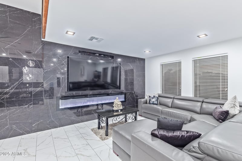 2037 Riviera Dr, Tempe, AZ 85282