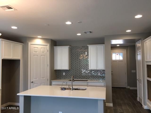 2039 S Osborn Ln, Gilbert, AZ 85295