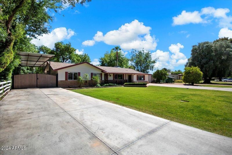2039 W Cheyenne Dr, Chandler, AZ 85224