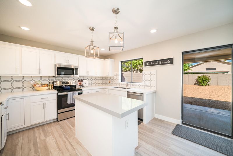 2040 E Patrick Ln, Phoenix, AZ 85024