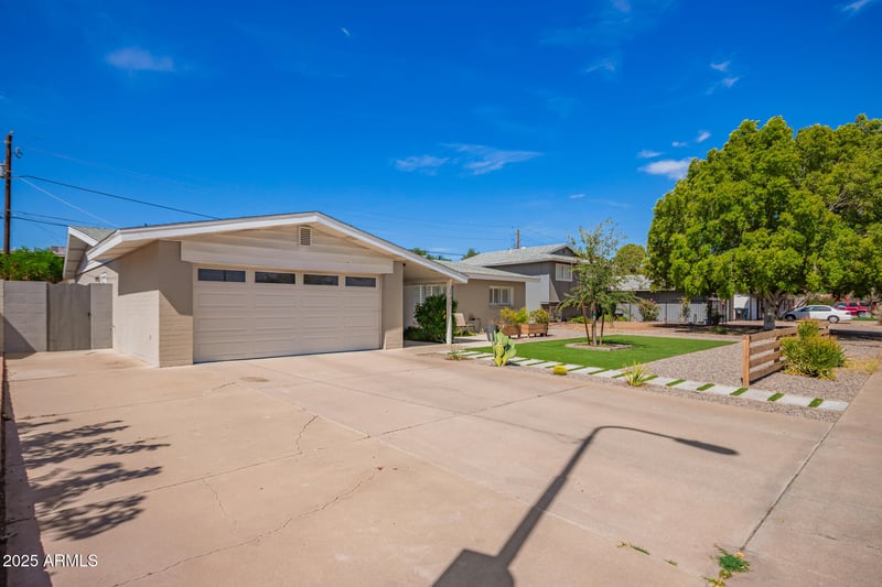 2040 Hazelwood St, Phoenix, AZ 85015