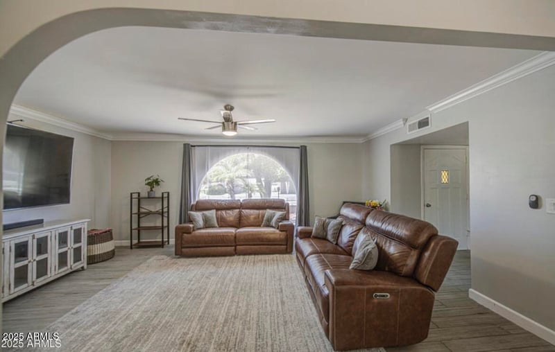 2041 Des Moines St, Mesa, AZ 85213