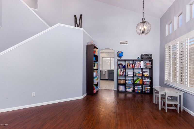 2041 E Helena Dr, Phoenix, AZ 85022