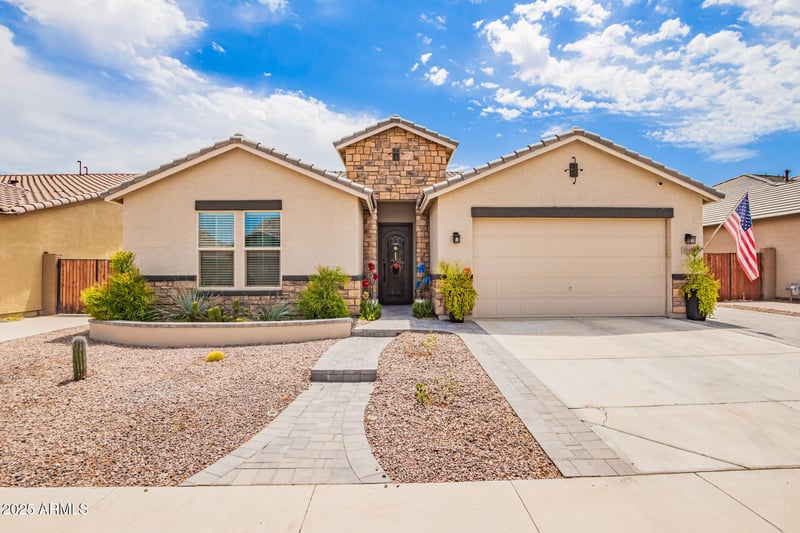 2041 Larissa Ln, San Tan Valley, AZ 85144