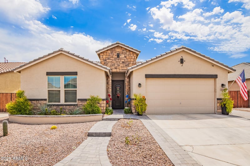 2041 Larissa Ln, San Tan Valley, AZ 85144