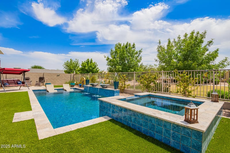 2041 Larissa Ln, San Tan Valley, AZ 85144
