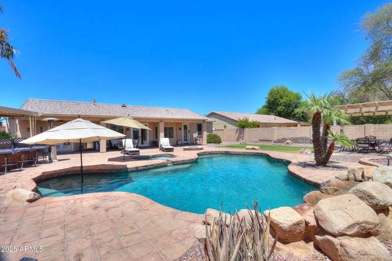 2041 Palm Beach Dr, Chandler, AZ 85249