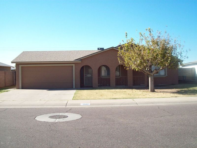 2042 N 58th Dr, Phoenix, AZ 85035