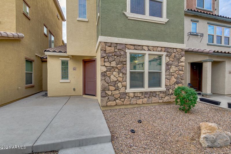 2042 N 77th Dr, Phoenix, AZ 85035