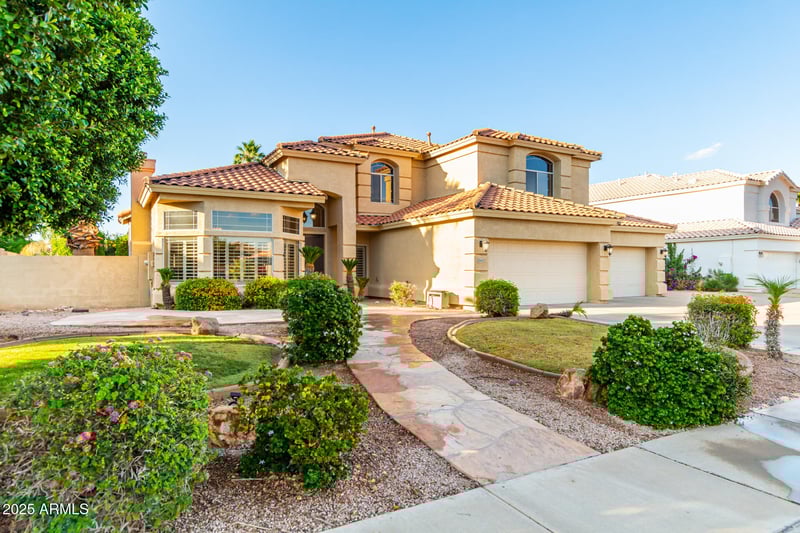 2042 Victor Rd, Gilbert, AZ 85296