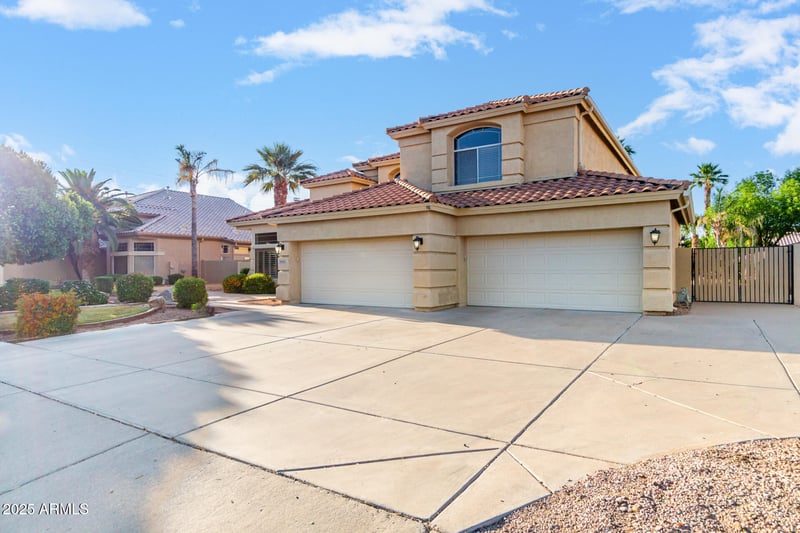 2042 Victor Rd, Gilbert, AZ 85296