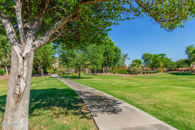 2042 Davis Rd, Phoenix, AZ 85023