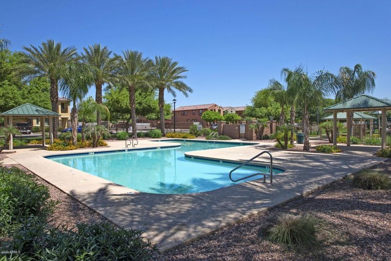 2043 N 77th Dr, Phoenix, AZ 85035