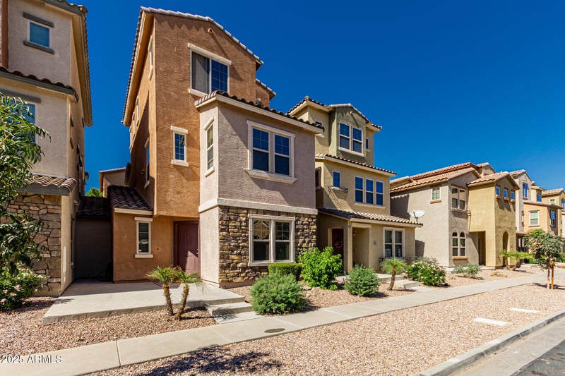 2044 77th Ln, Phoenix, AZ 85035