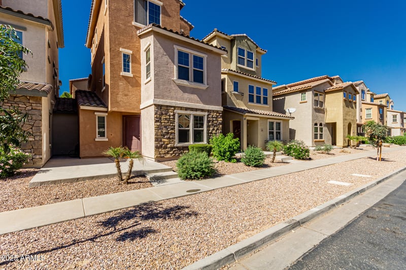 2044 77th Ln, Phoenix, AZ 85035