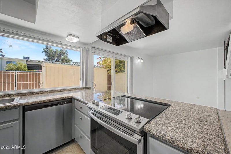 2046 W Hazelwood Pw, Phoenix, AZ 85015