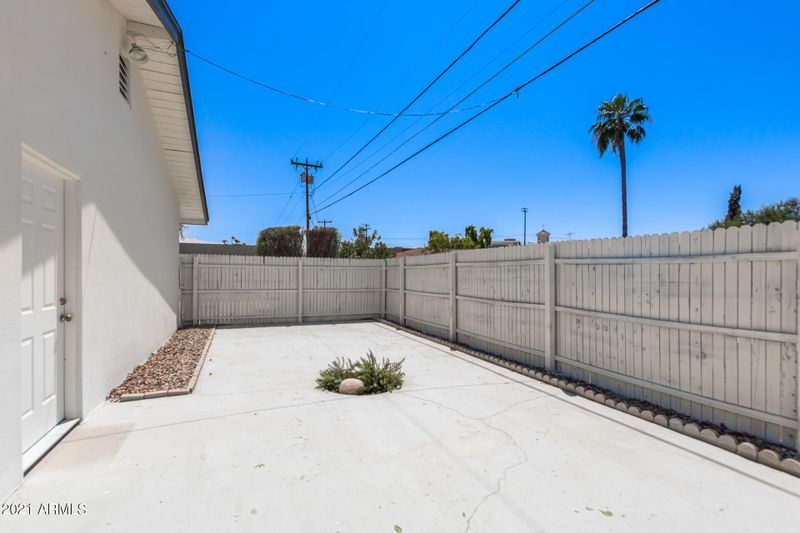2048 E Earll Dr, Phoenix, AZ 85016