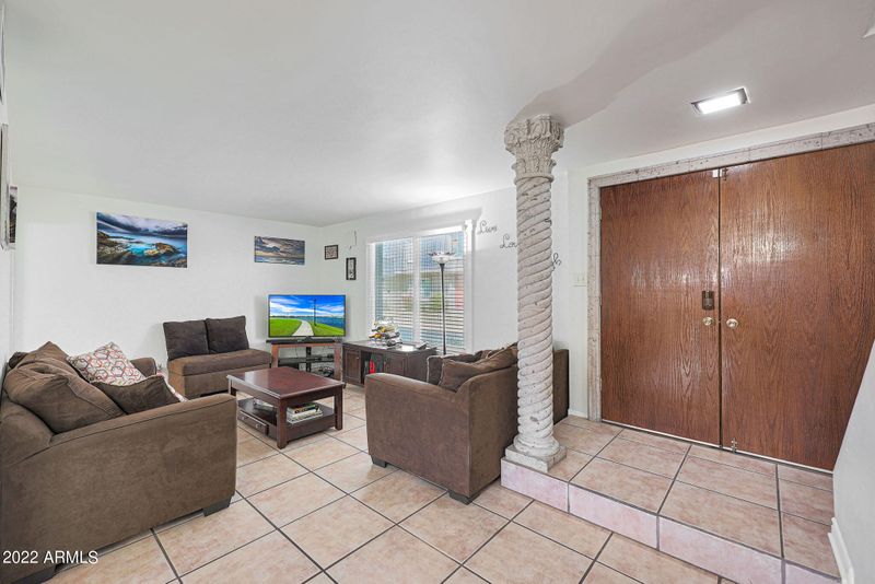 2048 W Highland Ave, Phoenix, AZ 85015