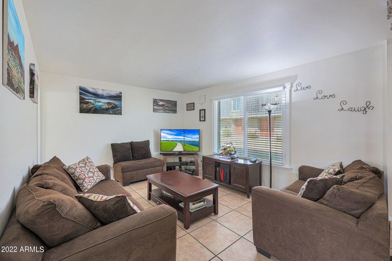 2048 W Highland Ave, Phoenix, AZ 85015